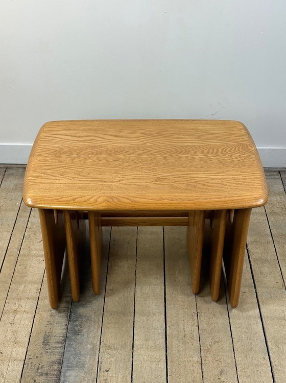 Image 1 of Vintage Ercol bijzettafels van massief iepenhout, 1980