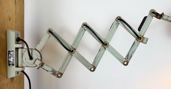 Image 1 of Groene industriële schaarwandlamp van Elektroinstala, jaren 60.