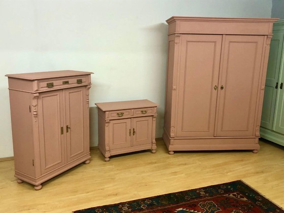 Image 1 of Traumhafter Gründerzeit Kleiderschrank um 1880 à Altrosa
