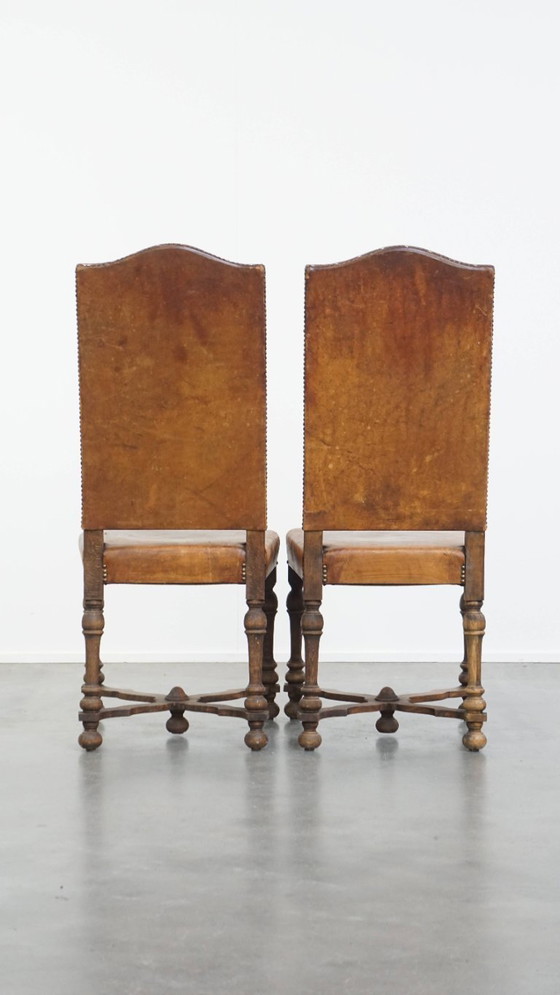 Image 1 of Satz von 2 antiken Esszimmerstühlen aus Holz und Schafsleder aus den frühen 1900er Jahren