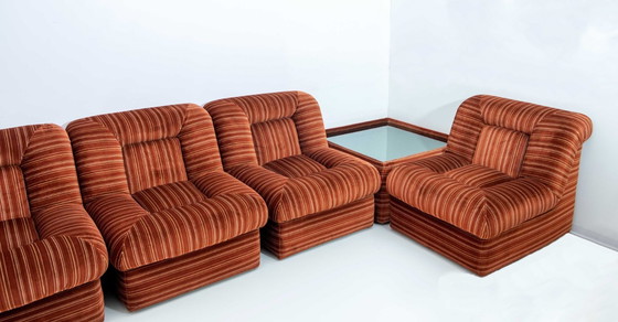 Image 1 of Set van vijf vintage Italiaanse fluwelen modulaire fauteuils en een salontafel, jaren 70.