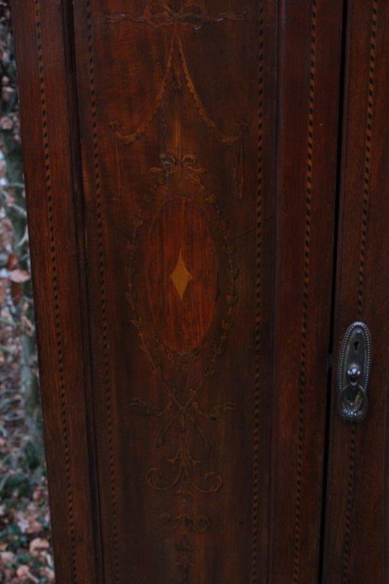 Image 1 of Armadio vintage in legno (anni 30-40) armadio per ragazze