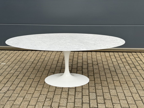 Image 1 of Original oval Knoll Tulip dining table (198x121cm) in Carrara marble