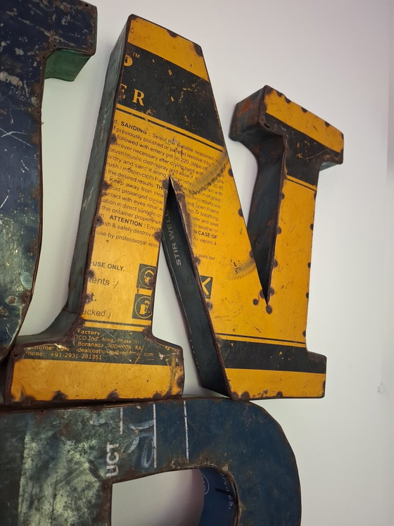 Image 1 of Lettere decorative in latta con la scritta "WINE BAR"