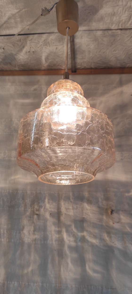 Image 1 of Suspension style scandinave en verre ambré et craquelé - années 60/70