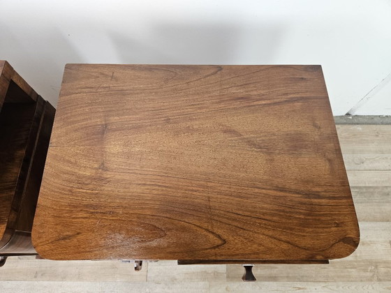 Image 1 of Mesitas de noche Art Déco lineales y geométricas en nogal