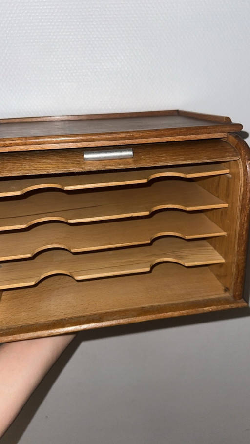 Ancien petit trieur classeur en bois à rideau
