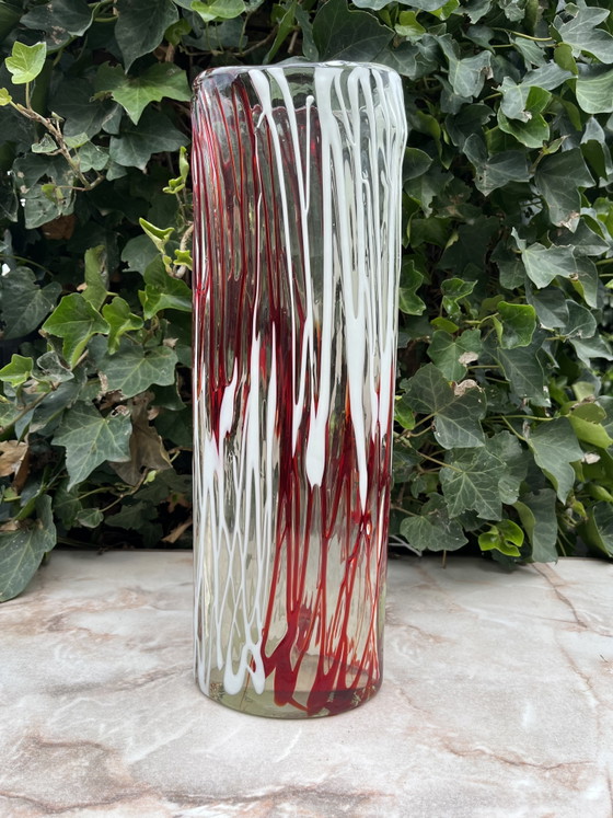 Image 1 of Jarrón antiguo de cristal de Murano rojo con detalles blancos estilo goteo