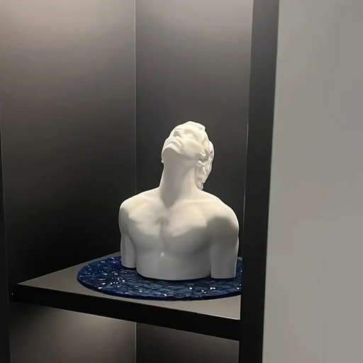 1x Sculpture