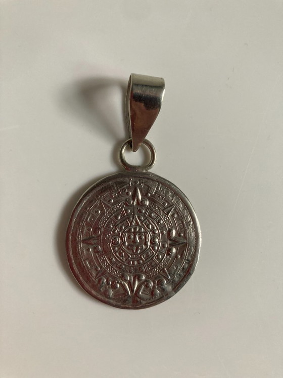 Image 1 of Ciondolo con calendario azteco, in argento sterling.