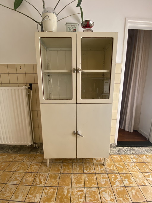 Vintage vitrinekast/ dokterskast/ apothekerskast