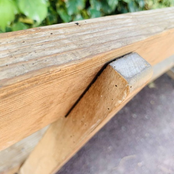 Image 1 of Ancien banc d’église en bois avec dossier -3 mètres -