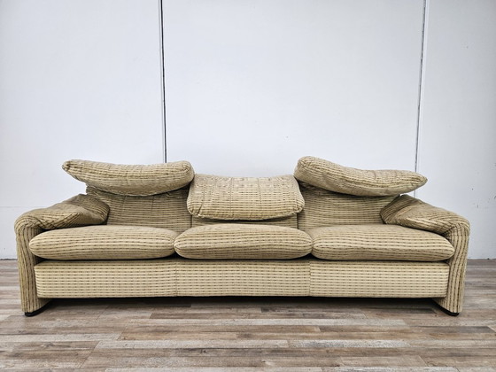 Maralunga driezitsbank van Vico Magistretti uit de jaren 70. – Cassina, 3-5 zitsbanken, Textile, Klassiek (photo 3 of 20)
