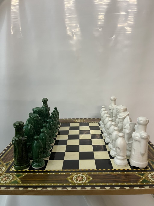 Juego de ajedrez de cerámica grande con tablero. – decoratieve objecten, Ceramic