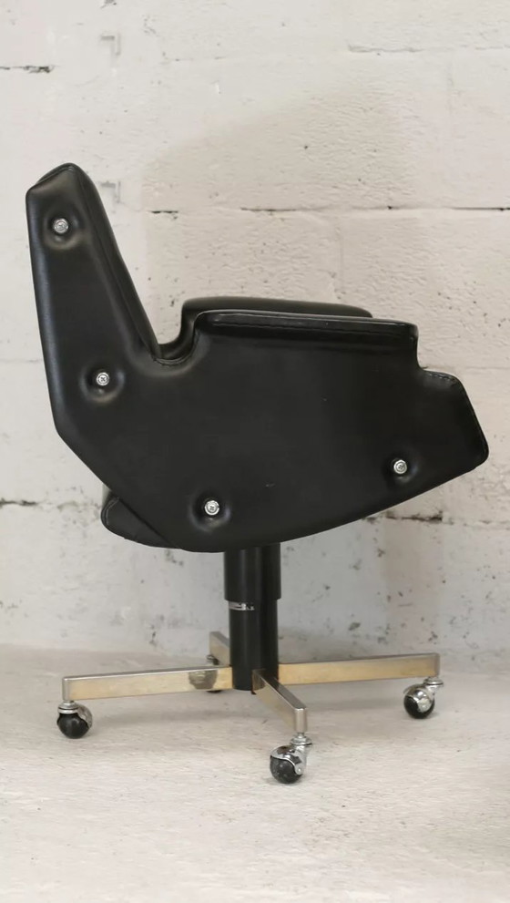 Image 1 of 2 poltrone girevoli, similpelle e acciaio, Italia, circa 1960