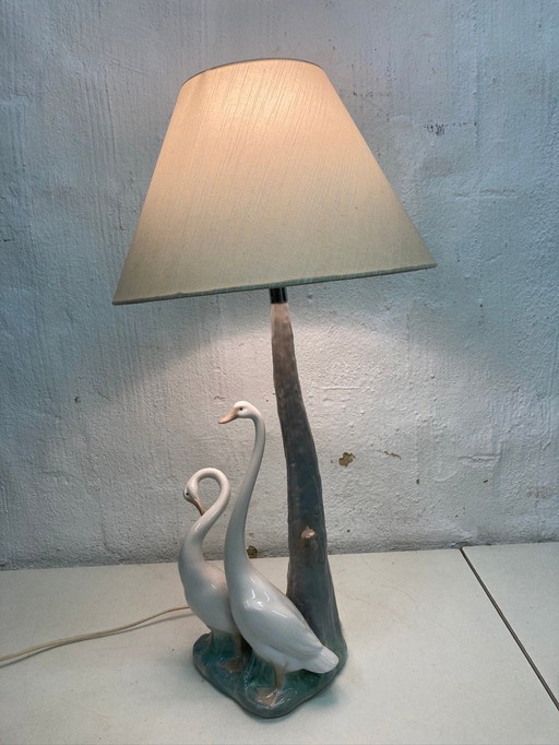 Sculptural porcelain table lamp 2 swans design Fulgencio Garcia for NAO
