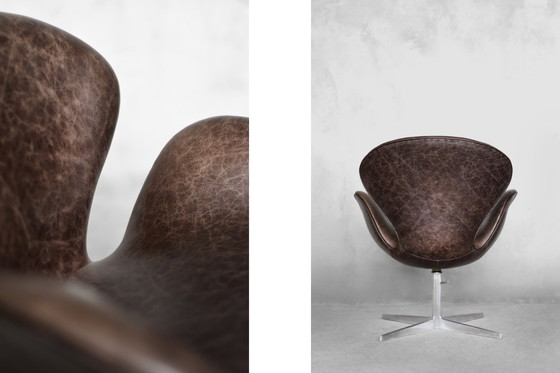 Image 1 of Mid-Century Danish Modern Brown Leather Swan Chair by Arne Jacobsen for Fritz Hansen, 1958