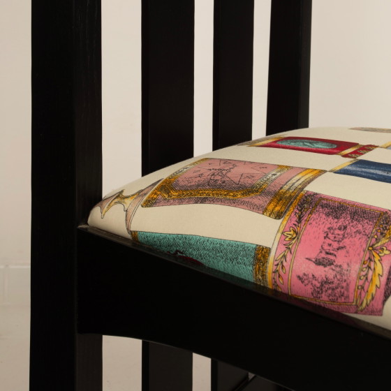 Chaise High Ingram Postmoderne Charles R. Mackintosh avec Tissu Fornasetti Alivar (photo 23 of 27)
