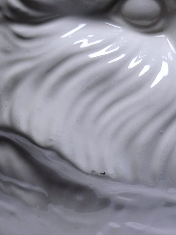 Image 1 of Gran maceta antigua italiana de cerámica blanca con forma de cabeza de búho.