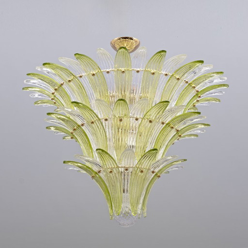 Kroonluchter met palmetmotief van Murano-glas uit het midden van de 20e eeuw, in groen en helder glas, Italië.