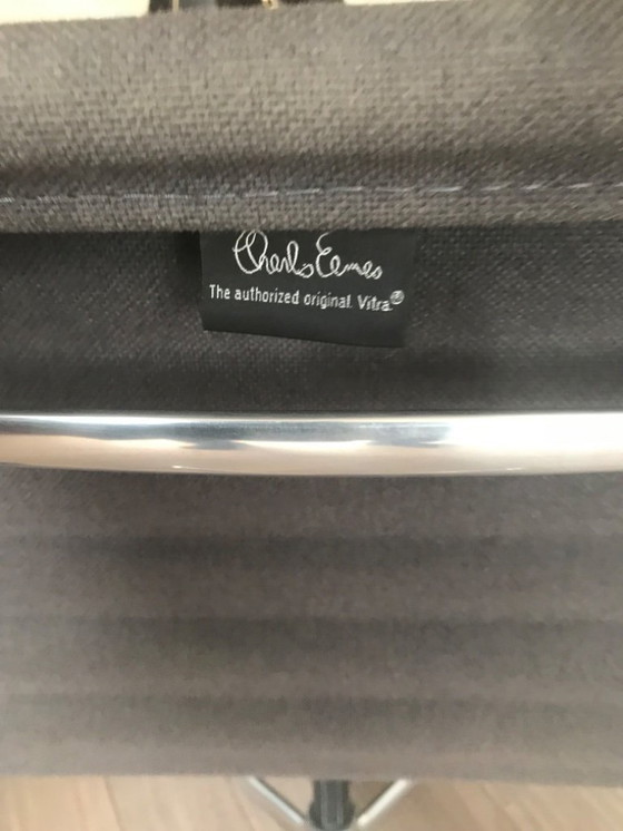 Image 1 of Silla de aluminio Vitra E.A. 108 Eames