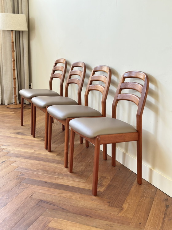 Image 1 of Set 4 vintage deens design stoelen DYRLUND jaren 50/60/70