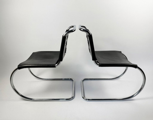 Een paar MR10 loungestoelen — Ludwig Mies van der Rohe, toegeschreven aan Knoll, ca. jaren 70
