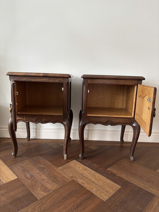 2x Antique Bedside Cabinets - Solid Oak With Elegant Legs