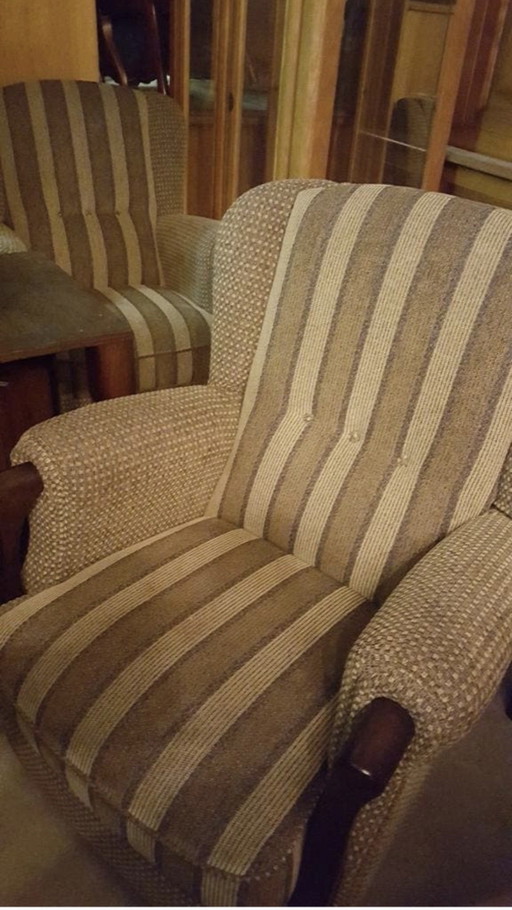 Senior bank met fauteuils