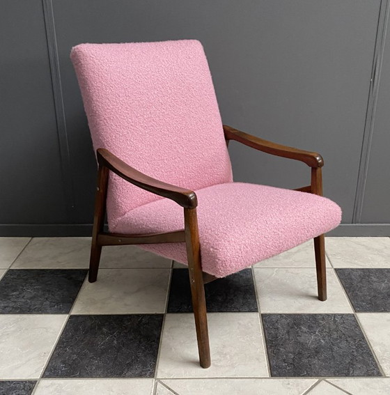 Roze Fauteuil van Jiri Jiroutek jaren 60 opnieuw bekleed in Bouclé Roze – Textile, Wood, Vintage (photo 5 of 14)