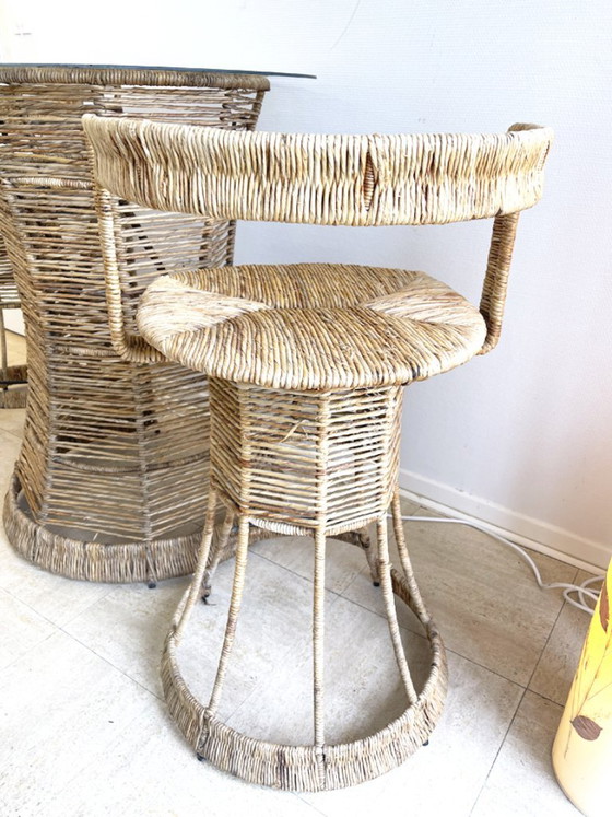 Bancone da giardino in rattan e vetro con due sgabelli - anni '70 – Set da salotto, Wicker (photo 9 of 12)