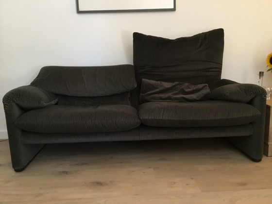 Cassina 2,5-Sitzer Stoffsofa – Textile (photo 2 of 5)