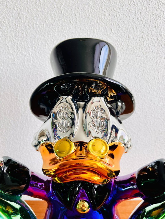 Image 1 of Dagobert Pato obra de arte dinero escultura única LV Información: * Nuevo * Altura: 40 cm. * Anchura: 32 cm.