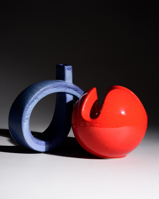 Vaso scultoreo in ceramica postmoderno Duo Roberto Rigon Bertoncello Italia anni '70-'80