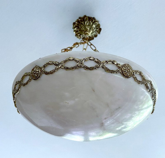Image 1 of Lampada a sospensione in alabastro e bronzo in stile Art Déco francese