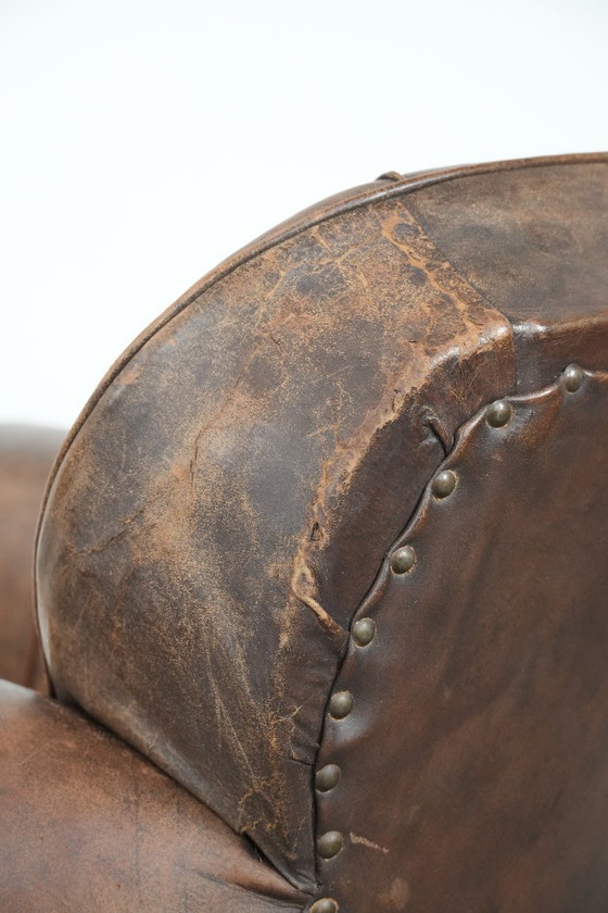 Image 1 of Poltrona antica in pelle di pecora dall'aspetto lussuoso e rifinita in legno