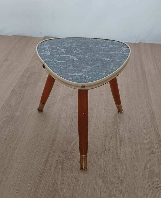 Besonderer Fünfziger Jahre Beistelltisch – Beistelltische, Kunststoff, Holz (photo 2 of 9)