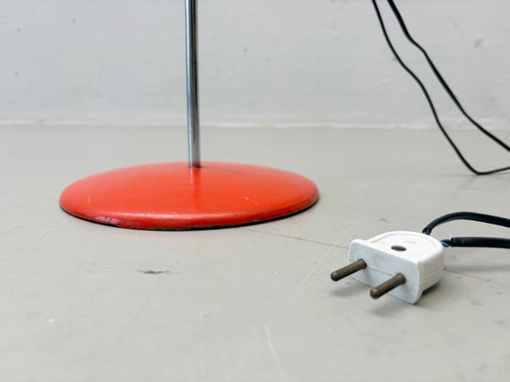 Image 1 of Minimalistische, futuristische vloerlamp van metaal uit de jaren 70.