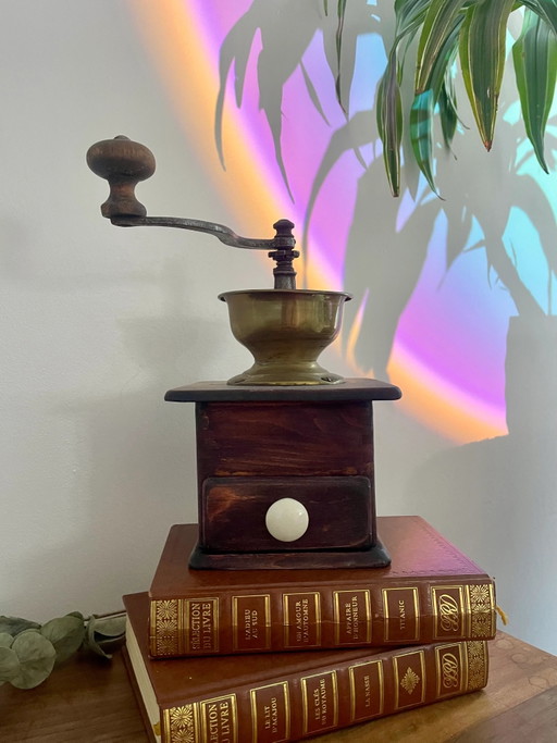 Original and vintage coffee grinder