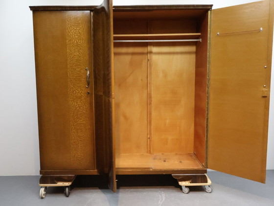 Image 1 of Armadio vintage a 3 ante con impiallacciatura in legno misto