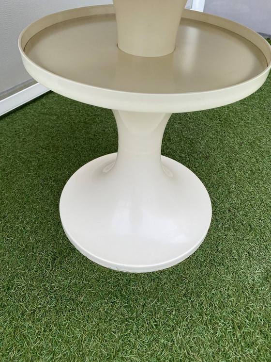 Image 1 of Mesa de tulipán de plástico con diseño de la era Soace