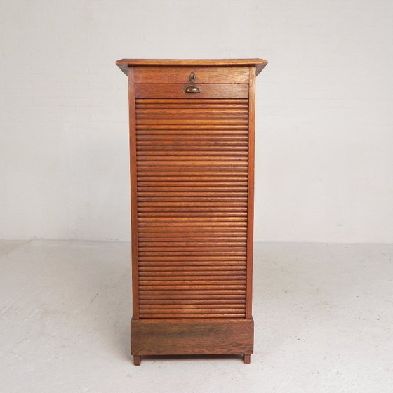 Eichenschrank mit Rollladen und einem Rollladen, 113 cm hoch, 1930er Jahre – Kommoden, Wood (photo 5 of 26)