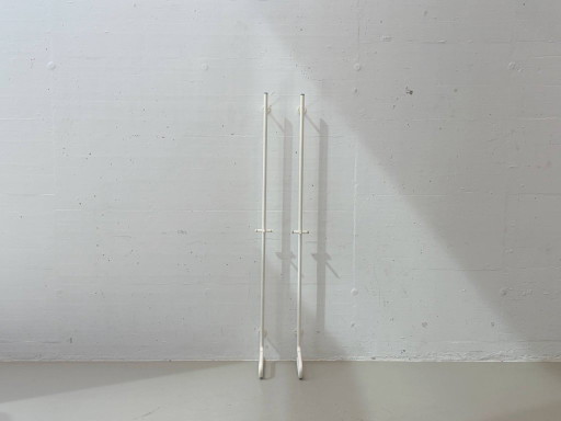 2x Minimalist wall coat rack made of cream white metal – kapstokken