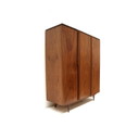 Vintage 3-deurs kledingkast met planken en leggedeelte uit de jaren ’60