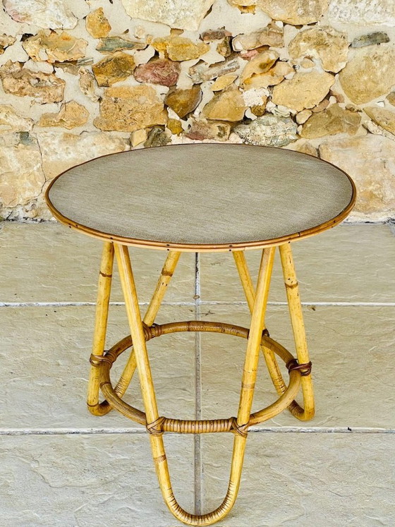 Image 1 of Mesita auxiliar de bambú y ratán de mediados de siglo, década de 1960.