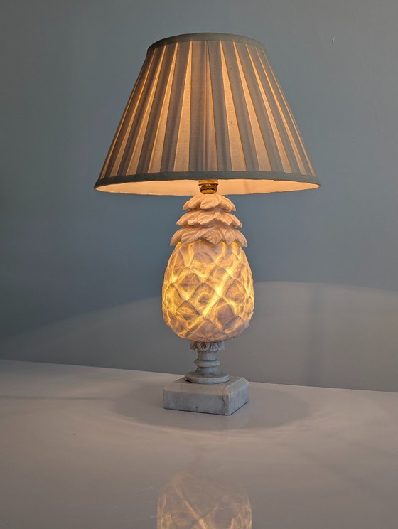 Image 1 of Lampe de table Art Déco en albâtre sculpté à la main en forme d'ananas, France, Paris, années 1930