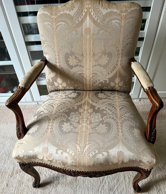 Image 1 of Pareja de sillones estilo Luis, tallados a mano, que necesitan restauración.