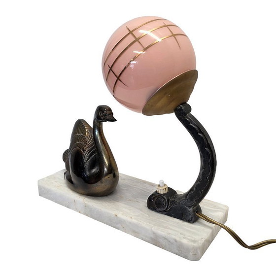 Image 1 of Französische Art-Deco-Lampe mit Schwanenmotiv auf Marmorsockel