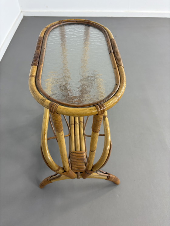 Image 1 of Vintage rotan bijzettafel wolkenglas met lectuurbak jaren’60