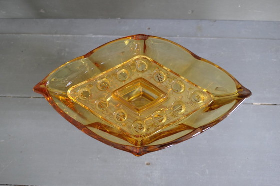 Image 1 of Vaso Art Déco in vetro pressato ambrato pique fleur